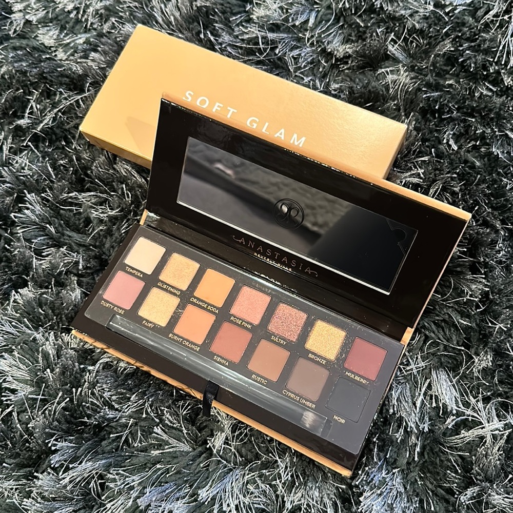 NIB Anastasia Soft Glam Eyeshadow Palette